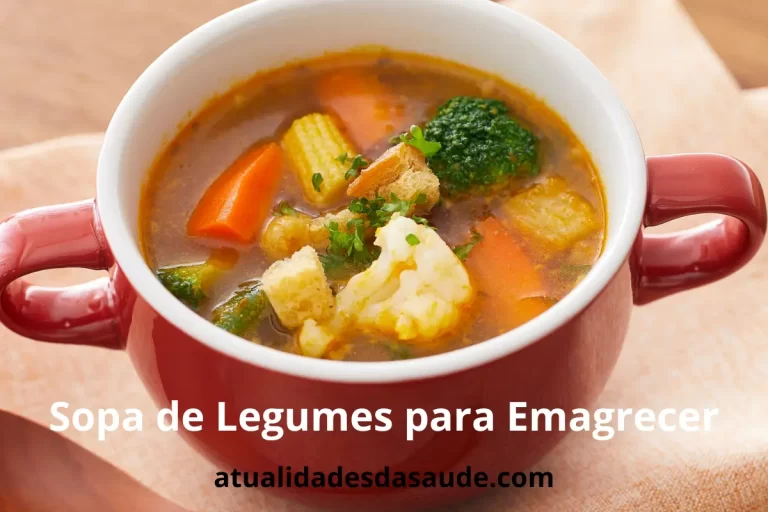 “Sopa de legumes para emagrecer servida em prato fundo com legumes coloridos e fumacinha saindo.”